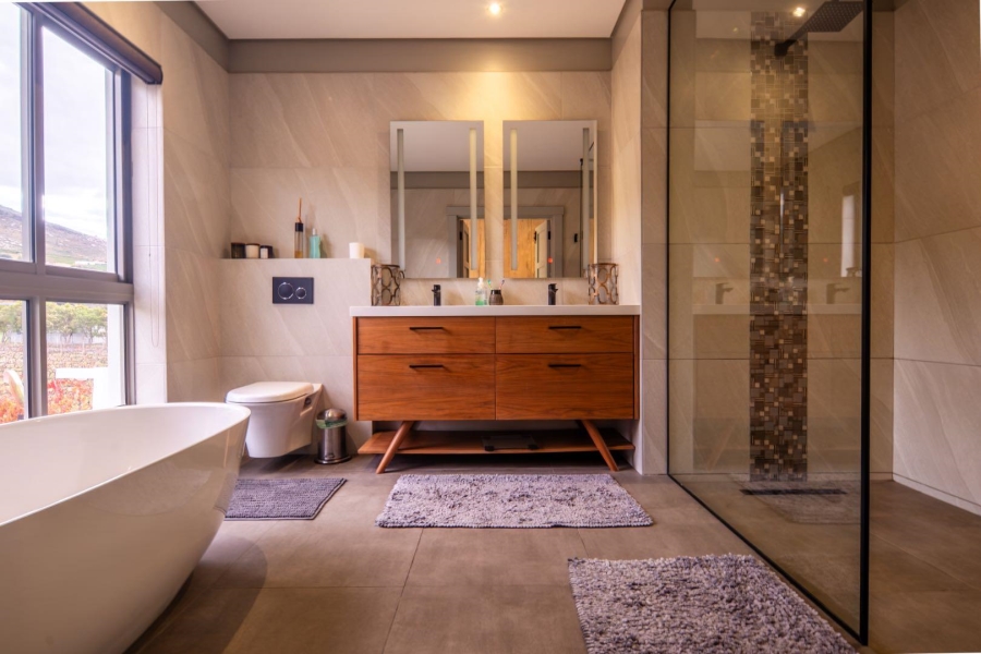 4 Bedroom Property for Sale in Lemoenkloof Western Cape